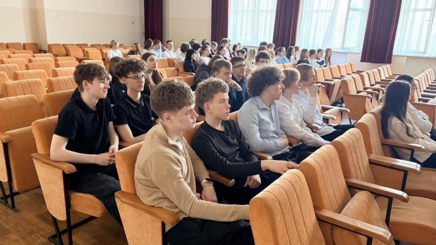 Минские старшеклассники попробовали заглянуть в свое будущее: профориентация ФГДИЭ и ФТУГ